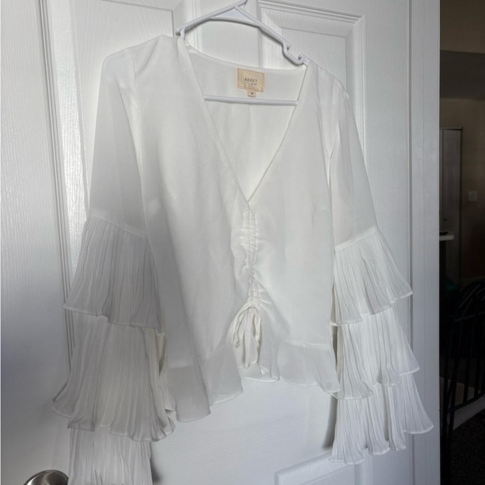Elegant White Pleated Sleeve Blouse